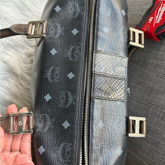 MCM vintage Black Lion Satchel - Picture 14 of 16